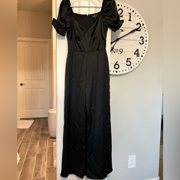 Lulu’s Black Satin Flared Pantsuit with ruffled shoulders - Picture 4 of 10